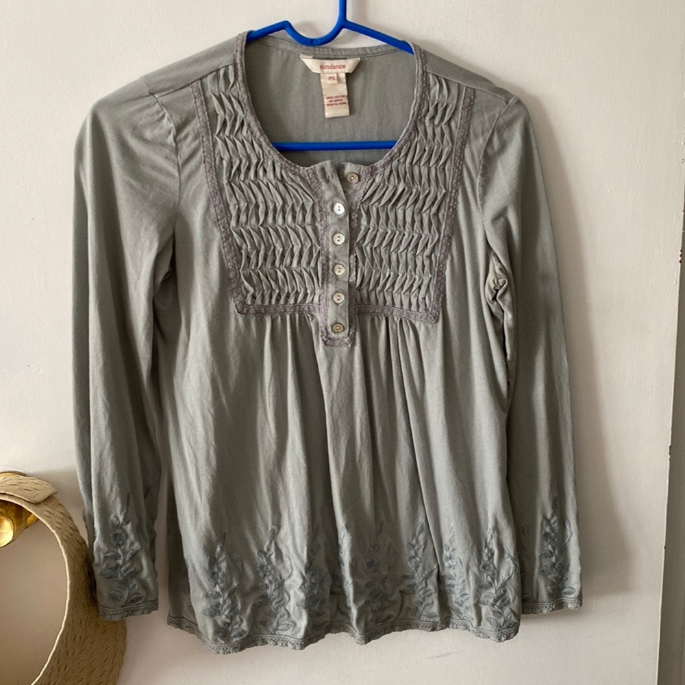 Gray cotton long sleeve Sundance top with embroidery